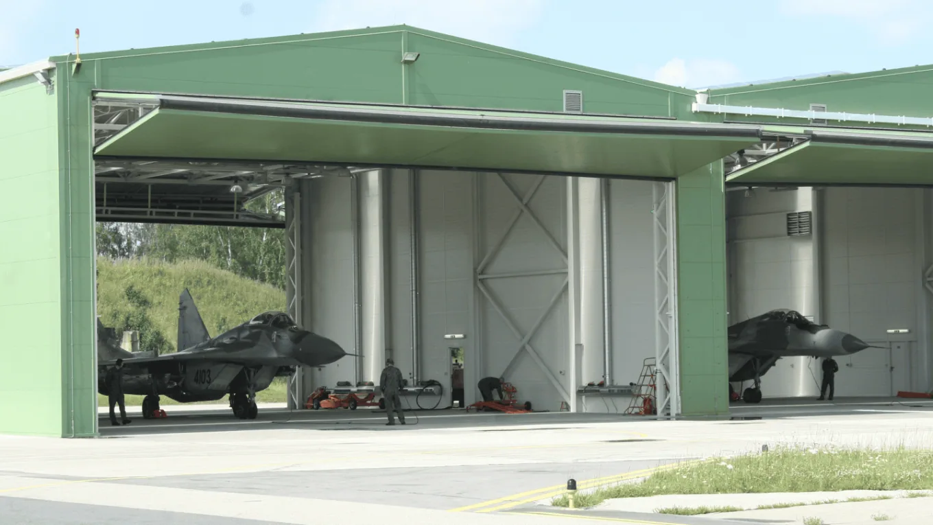 aircraft maintenance building